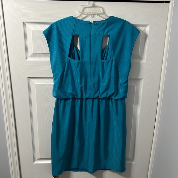 Jessica Simpson blue/aqua capped sleeve dress with cut out back. - Picture 2 of 5